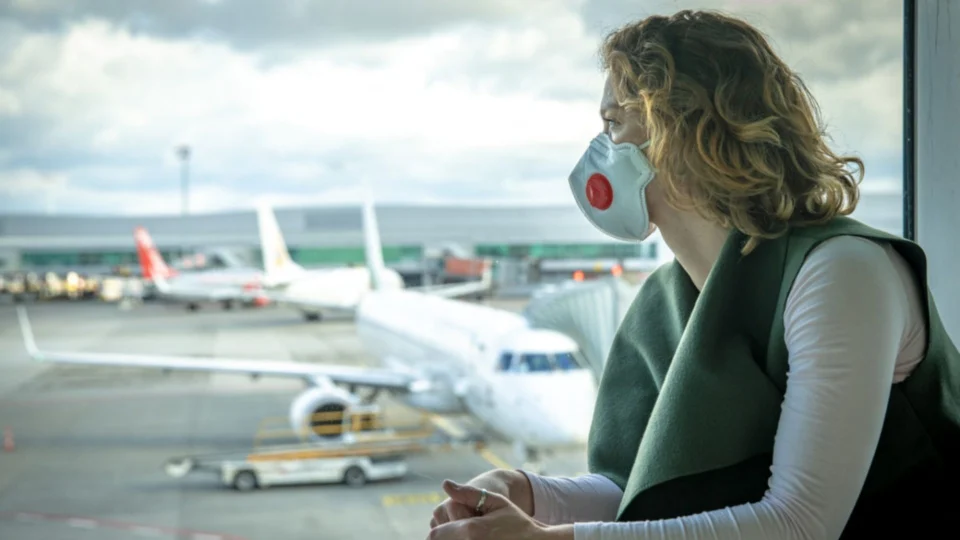 Anvisa discute desobrigação de uso de máscaras em voos e aeroportos