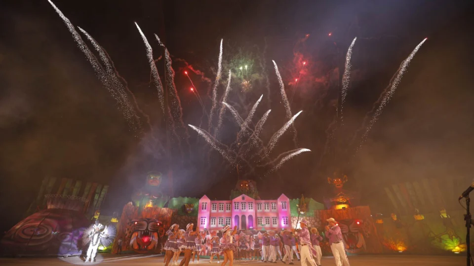 Sem vencedor: acidente com alegoria da Flor Matizada cancela Festival de Cirandas de Manacapuru, no AM