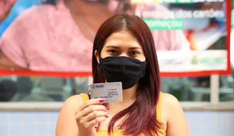 Entrega dos cartões do Auxílio Estadual Permanente será feita até a próxima quarta-feira, em Manaus