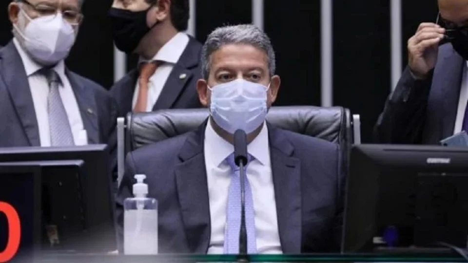 MP do Auxílio Brasil deve ser votada nesta quarta-feira na Câmara, diz Lira