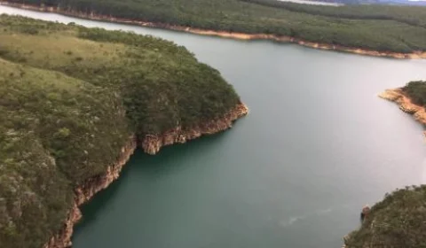 Idoso e jovem morrem após embarcação virar no Lago de Furnas, em Capitólio
