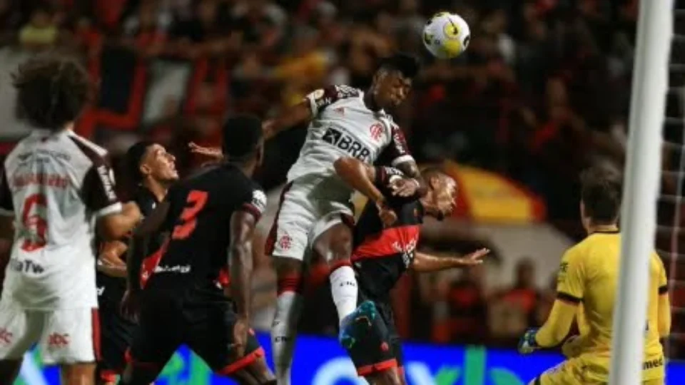 Flamengo empata com Atlético-GO em 1 a 1 na estreia do Brasileiro 2022