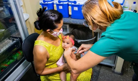Telemonitoramento busca crianças de Manaus em atraso com vacinas do calendário básico