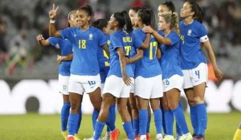 Seleção feminina de futebol enfrenta África do Sul em amistoso nesta segunda-feira