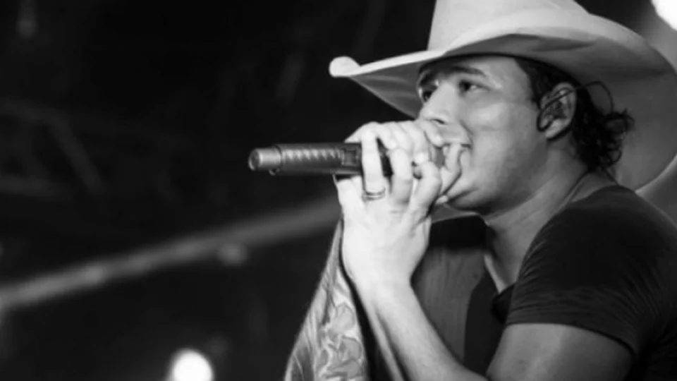 Velório de cantor sertanejo morto em acidente de ônibus será em Londrina (PR)
