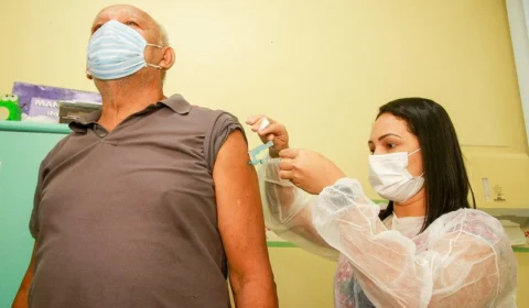 Primeira etapa da campanha de vacinação contra influenza e sarampo será para idosos e trabalhadores da saúde, em Manaus