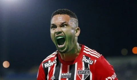 Mesmo com 3 jogadores expulsos, São Paulo mete 4 a 2 no Universidad Católica pela Sul-Americana