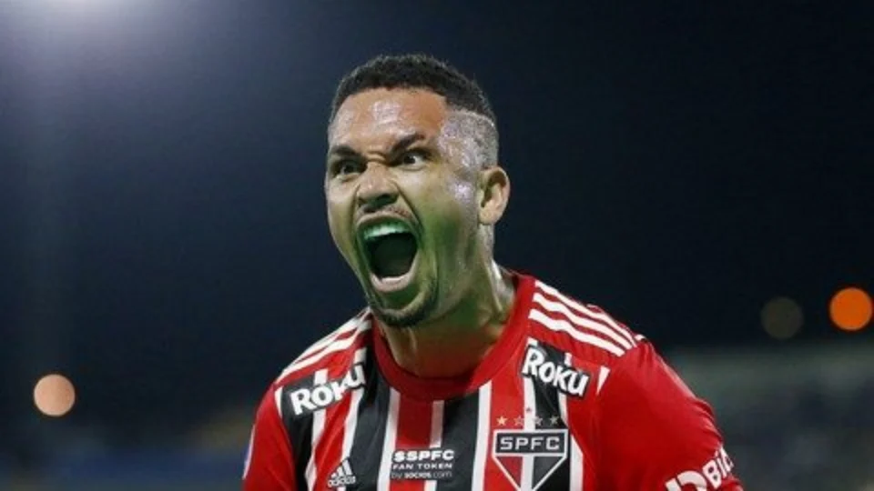 Mesmo com 3 jogadores expulsos, São Paulo mete 4 a 2 no Universidad Católica pela Sul-Americana