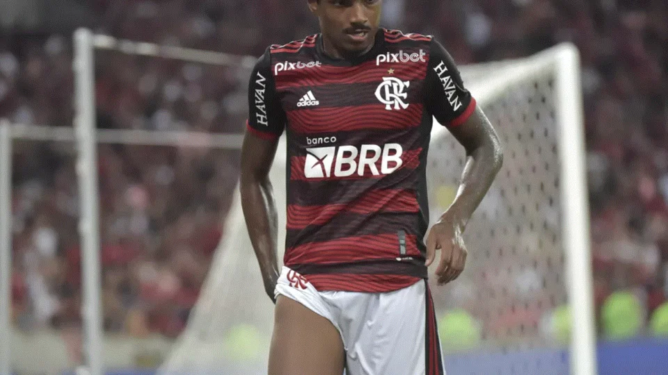 Meia-atacante Vitinho sofre lesão na coxa direita e fica de fora da decisão do Campeonato Carioca
