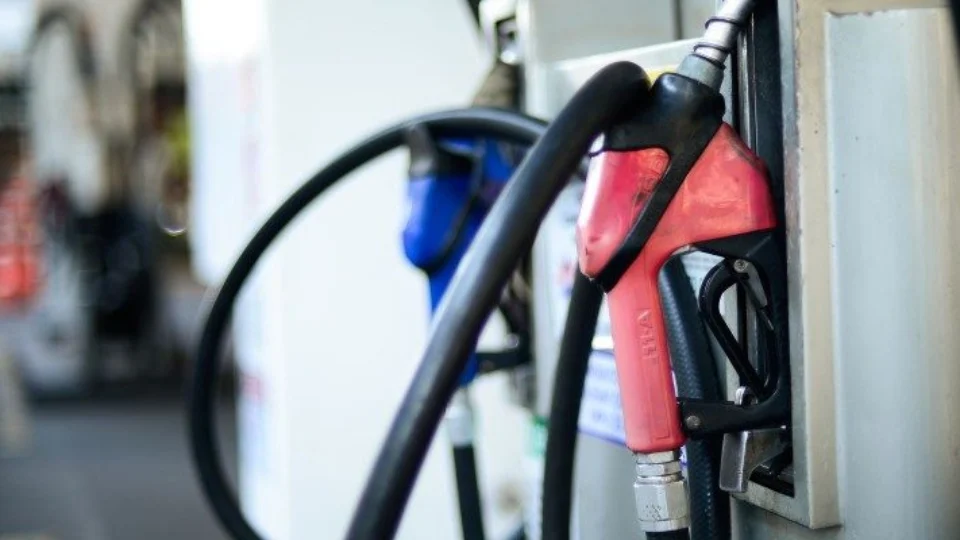 Governadores decidem prorrogar congelamento do ICMS sobre combustíveis por mais 90 dias