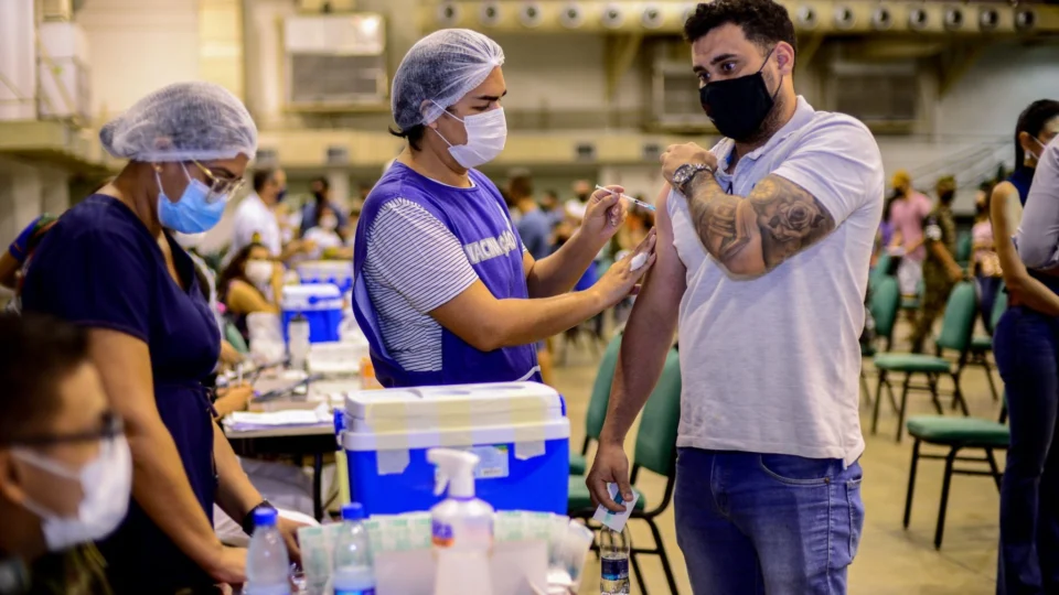 Vacina contra Covid está disponível em 12 locais de Manaus, neste sábado