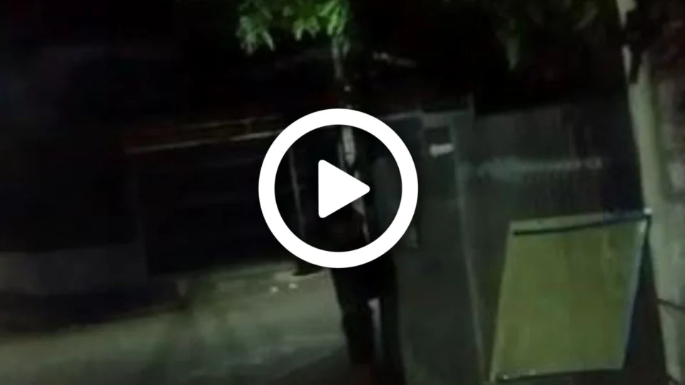 VÍDEO: morador filma momento em que homem tenta roubar fio e sofre descarga elétrica na Compensa, Zona Oeste de Manaus