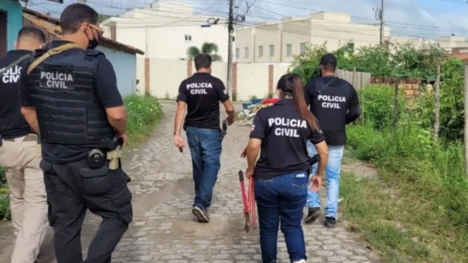 Mulher é presa suspeita de matar filho autista com veneno de rato na Bahia