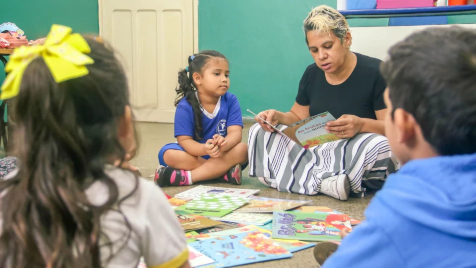 Semed convoca 59 assistentes voluntários de alfabetização para atuarem em escolas de Manaus