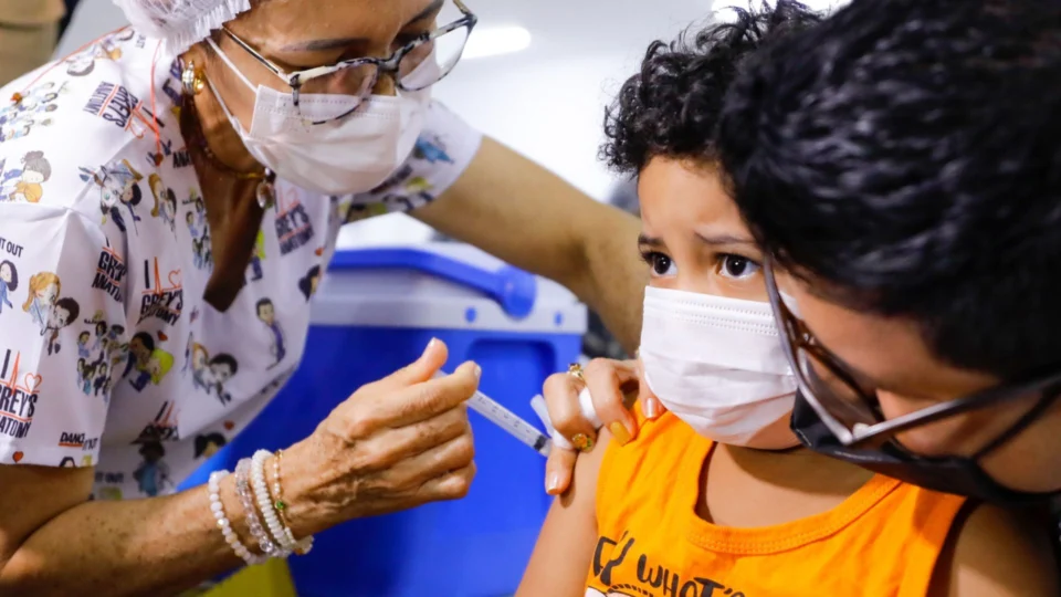 Covid-19: confira pontos de vacinação para adultos e crianças nesta terça-feira, em Manaus