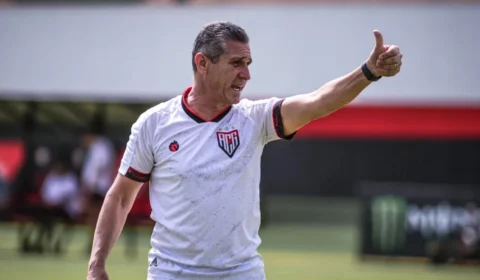 Vasco anuncia oficialmente Jorginho como novo treinador até fim da temporada