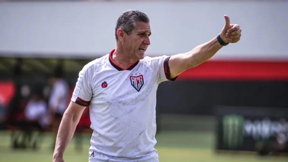 Vasco anuncia oficialmente Jorginho como novo treinador até fim da temporada