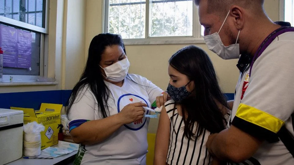 Confira pontos de vacinação contra Covid-19 para adultos e crianças nesta terça-feira