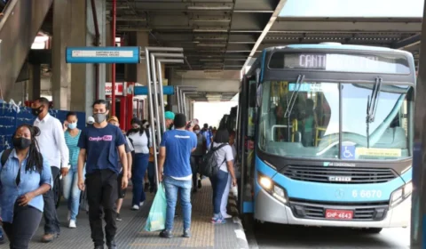 São Paulo volta a recomendar uso de máscaras em locais fechados