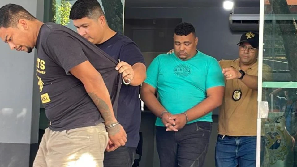 Falsos motoristas de app são presos suspeitos de roubarem cerca de R$ 45 mil de vítimas em Manaus
