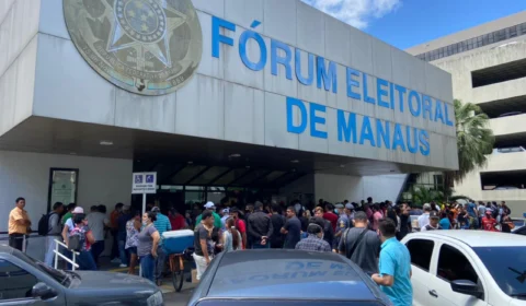 Procura por emissão de título de eleitor faz fila dobrar no Fórum Eleitoral de Manaus
