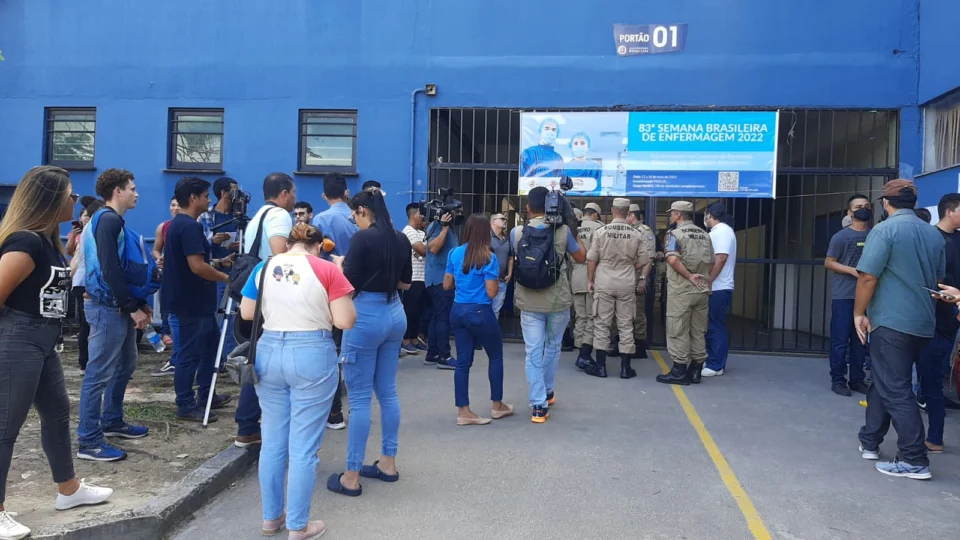 Candidatos comparecem para realização da segunda fase do concurso do Corpo de Bombeiros em Manaus