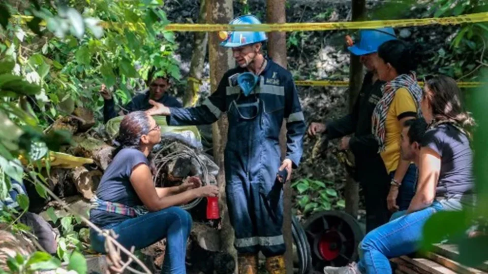 Mais de 10 operários estão presos após explosão em uma mina de carvão, na Colômbia