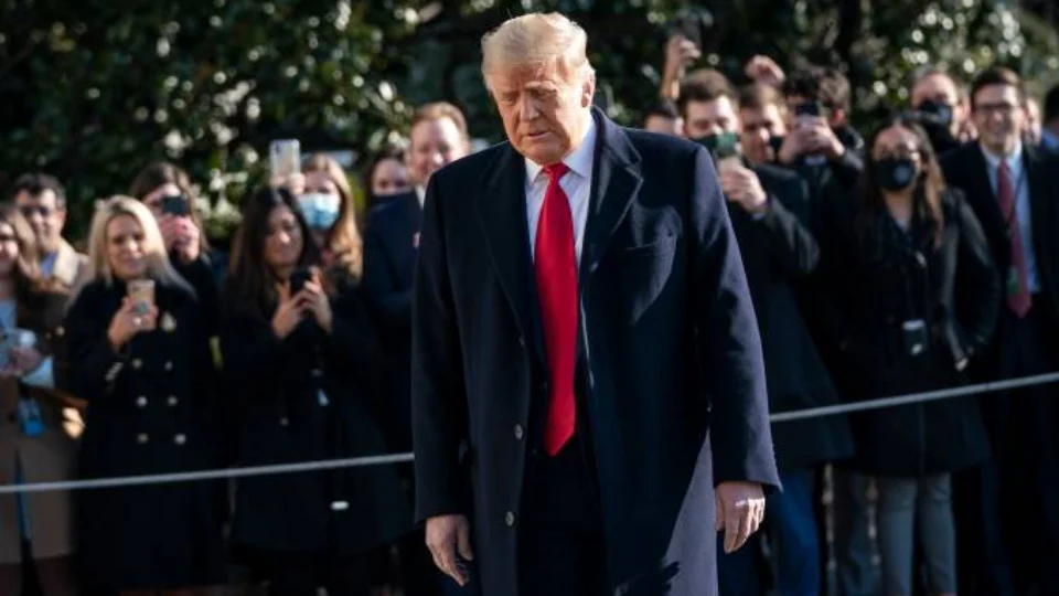 Trump diz que sua casa foi invadida por agentes do FBI