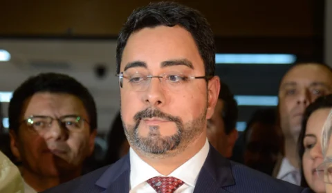 Bretas suspende processo contra doleiros internacionais envolvidos na Lava Jato