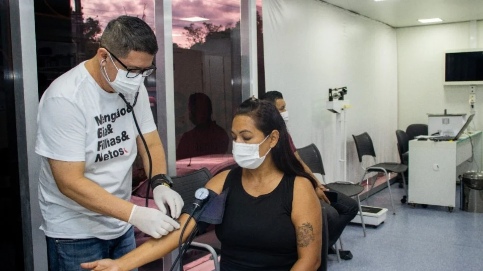 UBS Móvel oferta atendimentos gratuitos de saúde na Zona Norte de Manaus