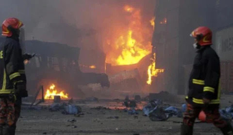 Incêndio em depósito de contêineres deixa mais de 30 mortos e vários feridos em Bangladesh