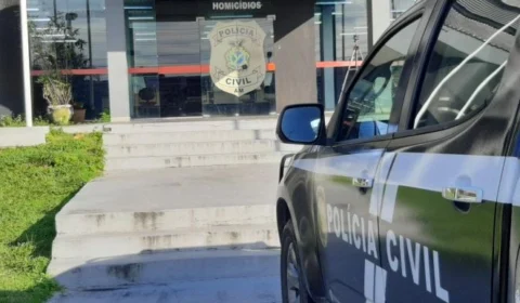 Homem é encontrado morto com sinais de estrangulamento e perfurações no pescoço, em Manaus