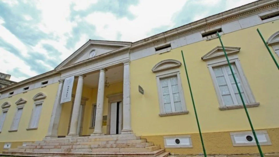 Museu da Cidade de Manaus recebe exposição sustentável com tampas metálicas de garrafa