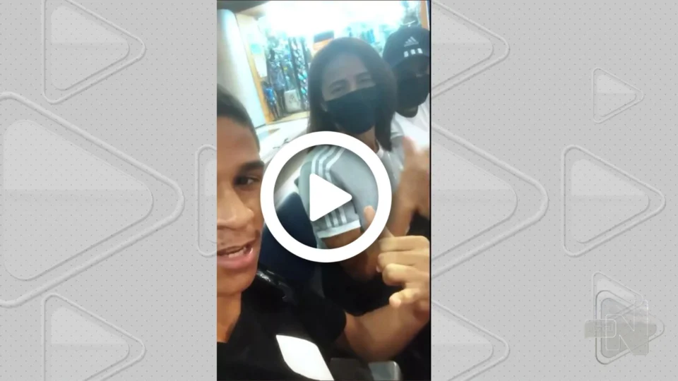 VÍDEO: Luva de Pedreiro faz sua primeira viagem para Europa com família