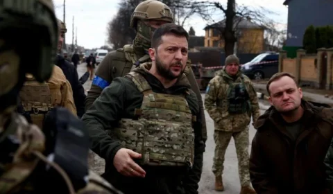 Zelensky afirma que já identificou 10 soldados russos suspeitos de atacarem Bucha