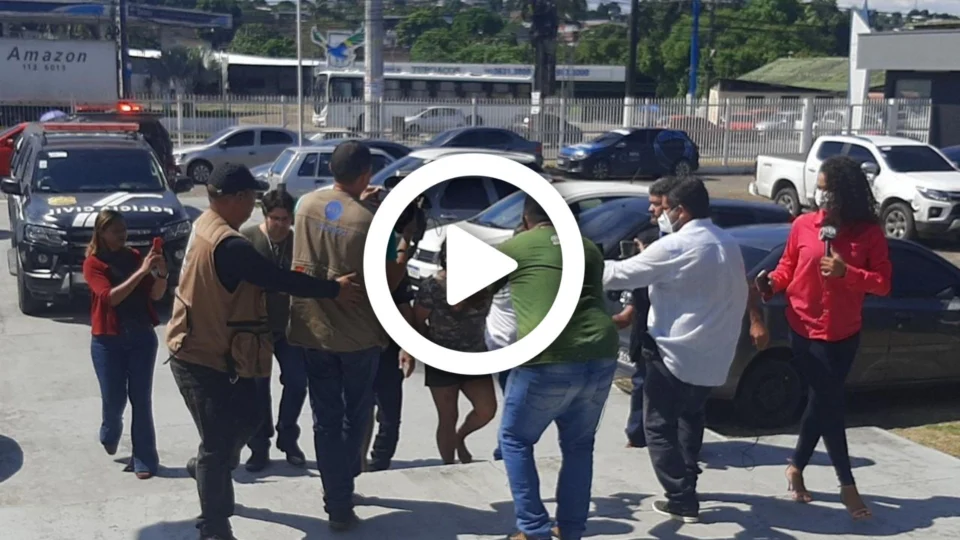 VÍDEO: mulher é presa suspeita de sequestrar idoso e transferir R$ 10 mil de pix em Manaus