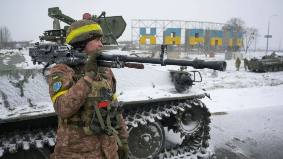 Tropas ucranianas avançam a leste de Kiev e russos recuam