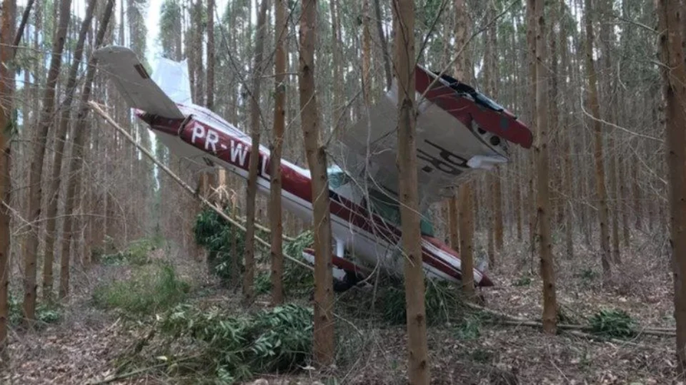 Três pessoas morrem em acidente com avião em SP