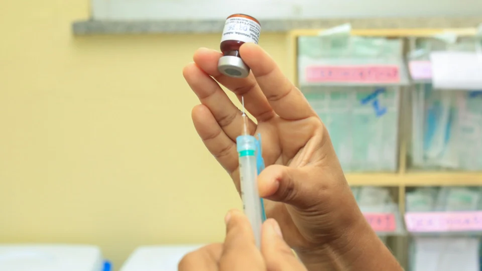 Confira pontos de vacinação contra gripe; imunizante foi liberado para toda população de Manaus