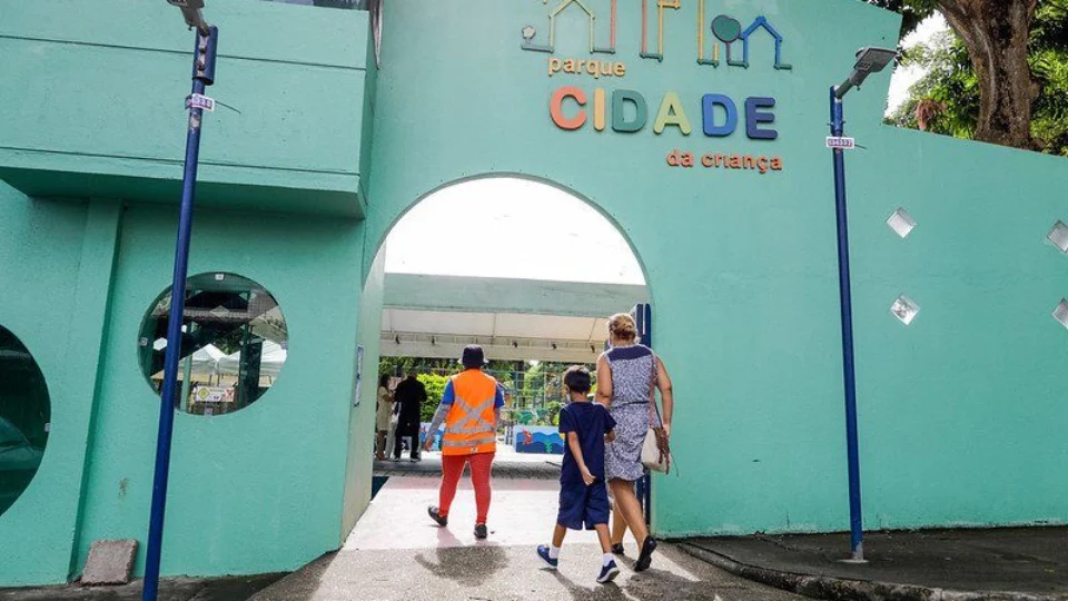 Ação de vacinação infantil é realizada em Manaus, neste domingo