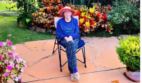 Rita Lee está curada do câncer de pulmão, anuncia filho Beto Lee