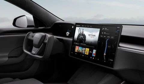 Carros elétricos da Tesla devem rodar jogos do Steam em agosto, promete Elon Musk