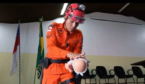 VÍDEO: Corpo de Bombeiros do Amazonas orienta primeiros socorros para engasgo em bebês