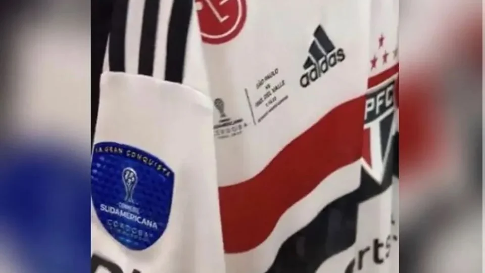Vaza imagem da camisa que São Paulo vai usar contra Independiente del Valle na final da Copa Sul-Americana no fim de semana