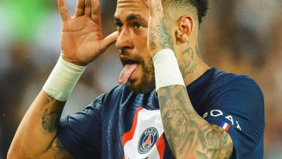 Neymar é punido por fazer careta em jogo do PSG pela Liga dos Campeões da Uefa