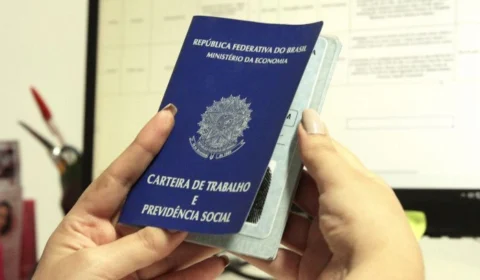 Desemprego no Brasil cai para 8,9% em trimestre encerrado em agosto, divulga IBGE