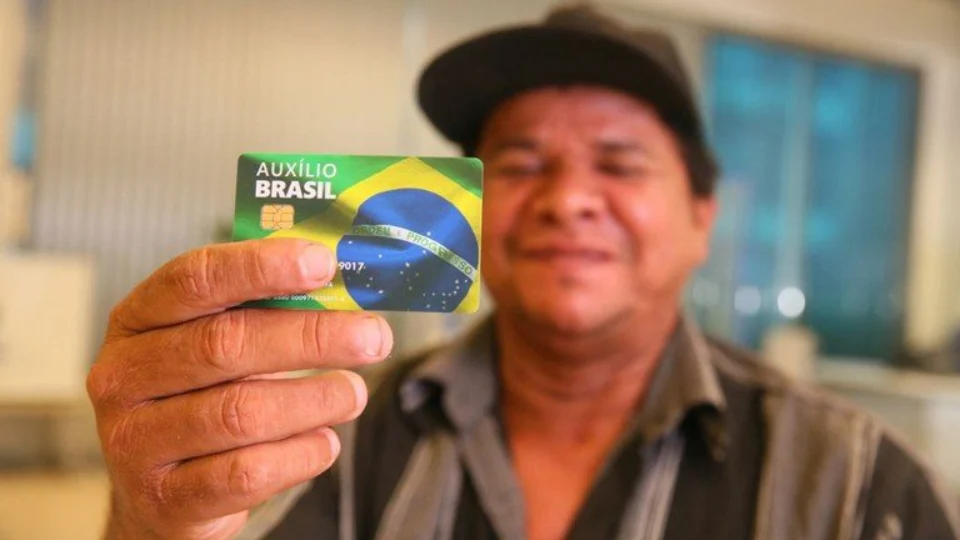 Auxílio Brasil é pago a beneficiários com NIS final 9 nesta quinta-feira
