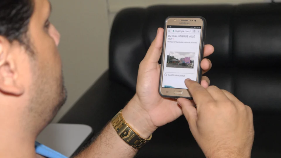 Internet chega a 85% dos lares no AM, e celular é o principal meio de acesso para 99,8% dos domicílios em 2021, diz IBGE