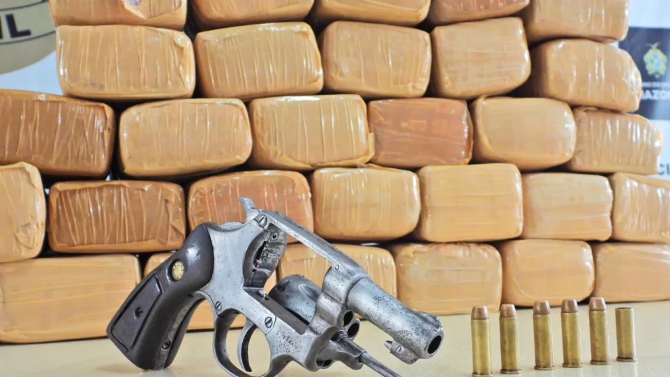 Policiais apreendem 30 quilos de drogas em residência na Zona Oeste de Manaus