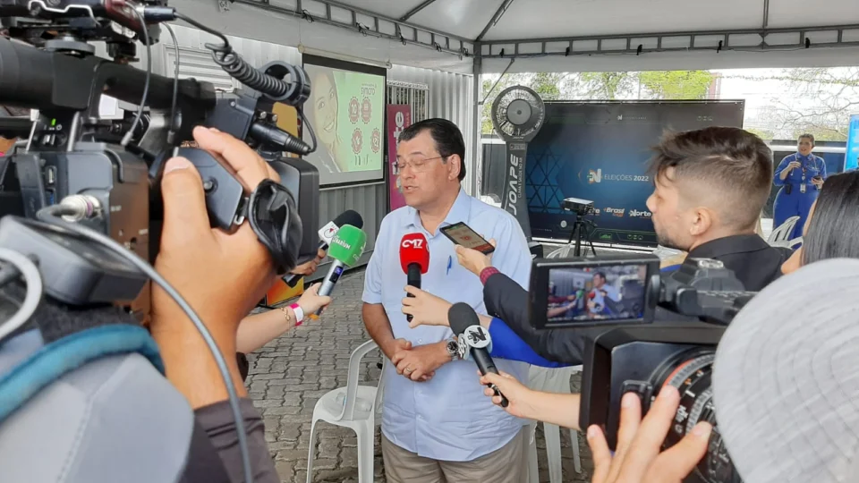 Debate TV Norte: candidato Eduardo Braga chega para debate no Grupo Norte de Comunicação